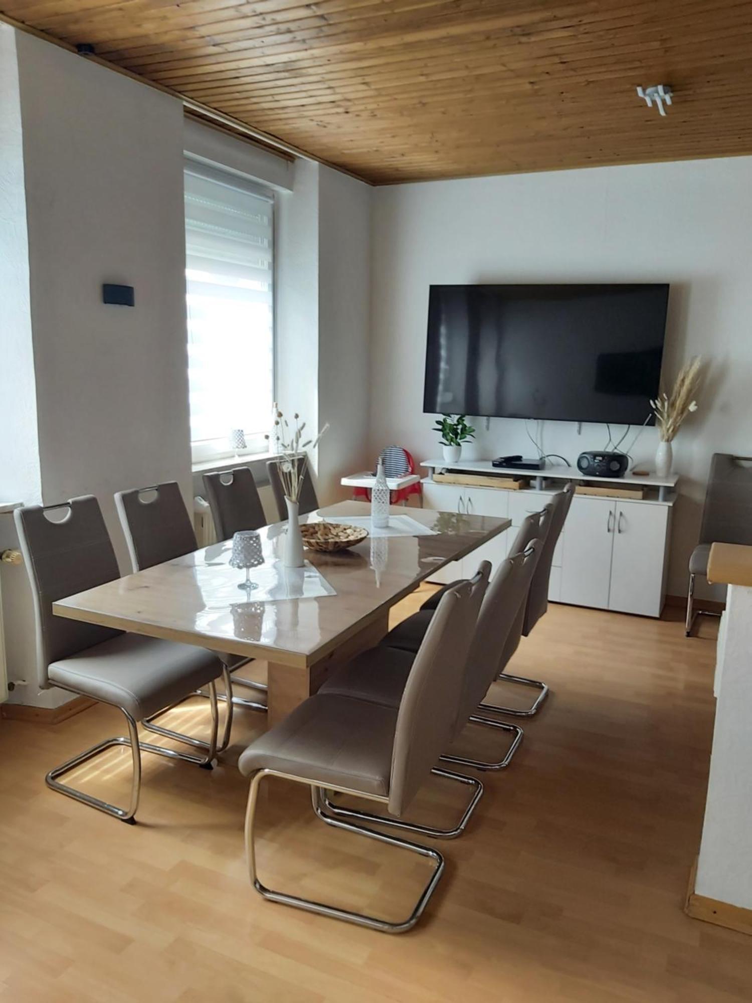 - Am Moselufer Ferienhaus Kövenig